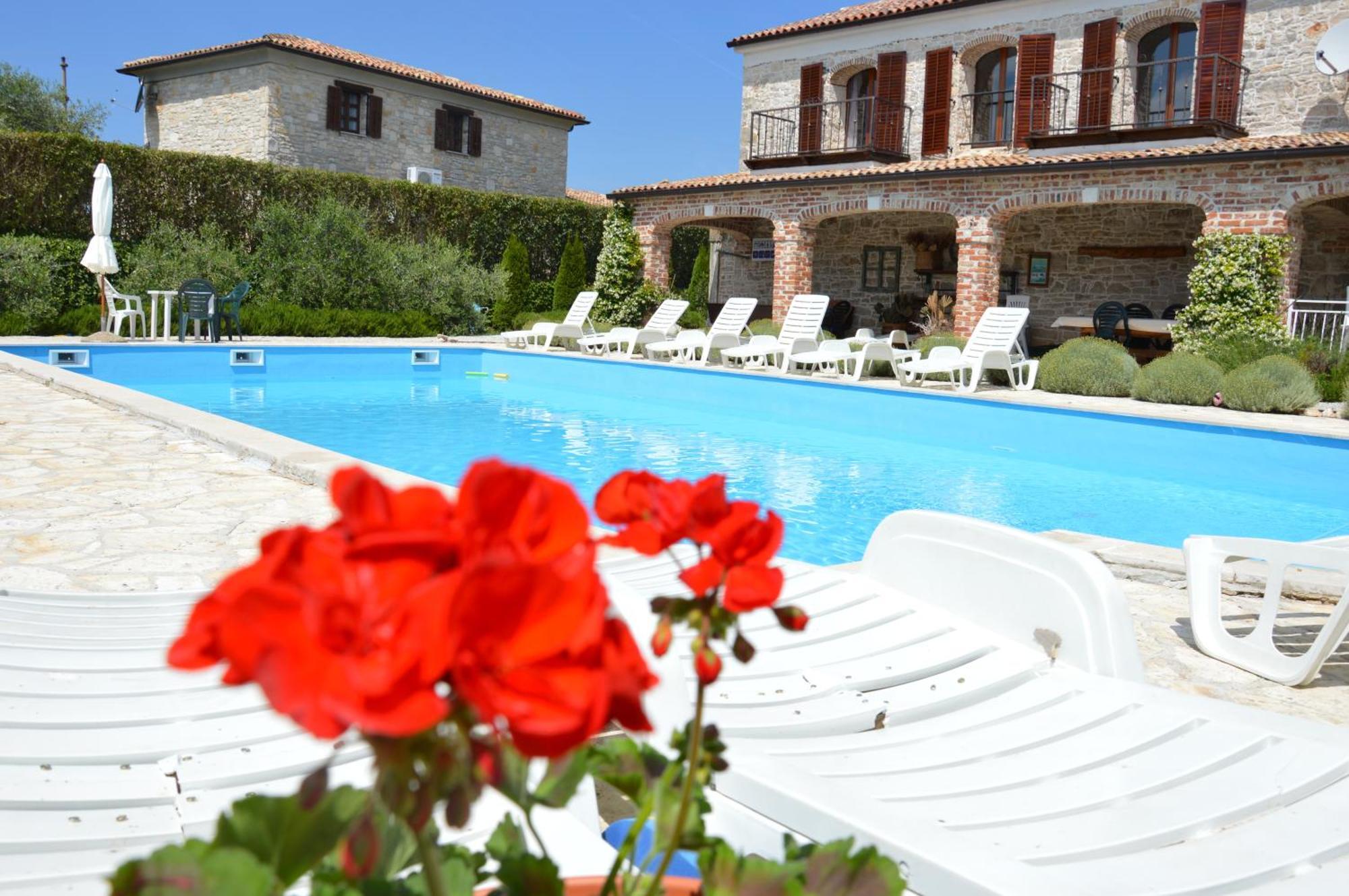 Villas Aurelia Barat エクステリア 写真