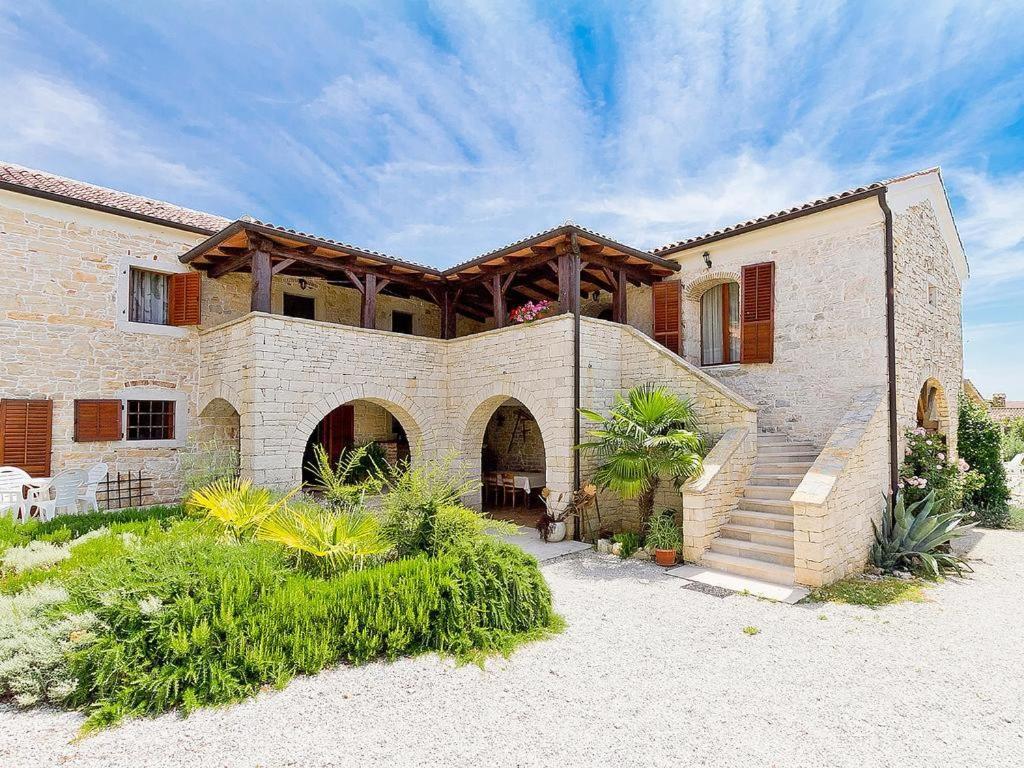 Villas Aurelia Barat エクステリア 写真